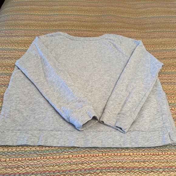 Lou & Grey Light Gray Silver Side Slit Crewneck Long Sleeve Sweatshirt size M - Picture 5 of 9